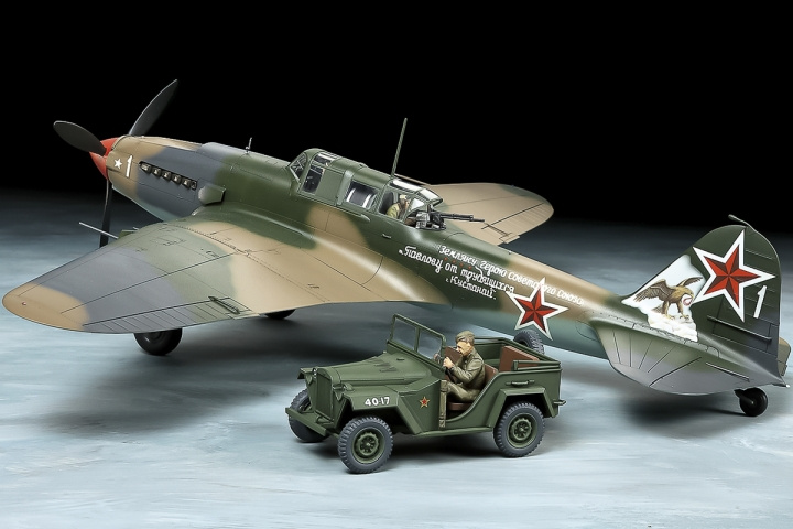 TAMIYA 1/48 Ilyushin IL-2 Shturmovik & GAZ-67B Set i gruppen SPORT, FRITID & HOBBY / Hobby / Plastik modeller / Fly & Helikoptere hos TP E-commerce Nordic AB (C31750)