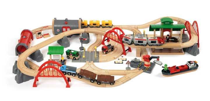 BRIO World 33052 - Deluxe Järnvägsset i gruppen LEGETØJ, BØRN & BABY / Legetøj / Bygge legesager / Brio togbaner hos TP E-commerce Nordic AB (C40388)