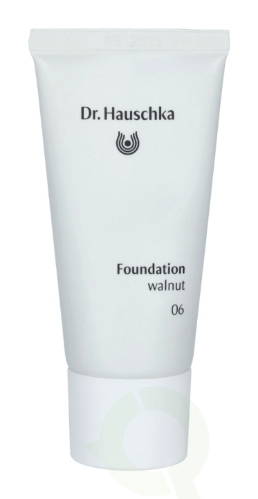 Dr. Hauschka Foundation 30 ml #06 Walnut i gruppen SKØNHED & HELSE / Makeup / Makeup ansigt / Foundation hos TP E-commerce Nordic AB (C41397)