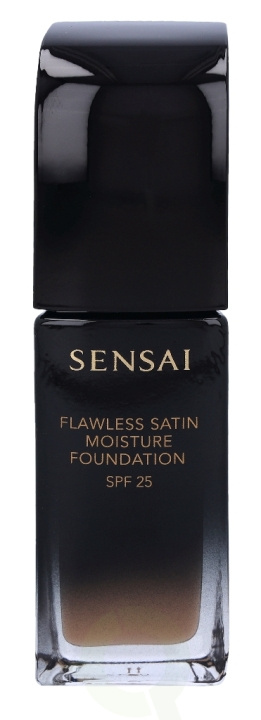 Sensai Flawless Satin Foundation SPF25 30 ml FS204.5 Warm Beige i gruppen SKØNHED & HELSE / Makeup / Makeup ansigt / Foundation hos TP E-commerce Nordic AB (C41544)
