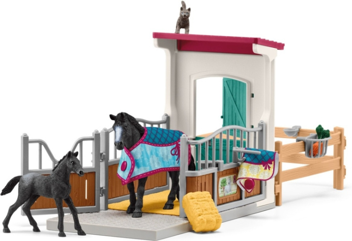 Schleich Horse Club 42611 Box with Mare and Foal i gruppen LEGETØJ, BØRN & BABY / Legetøj / Figurer, miniaturer og tilbehør hos TP E-commerce Nordic AB (C47867)