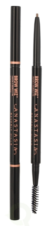 Anastasia Beverly Hills Brow Wiz 0.09 g Strawburn i gruppen SKØNHED & HELSE / Makeup / Øjne og øjenbryn / Øjenbryn pen hos TP E-commerce Nordic AB (C49838)