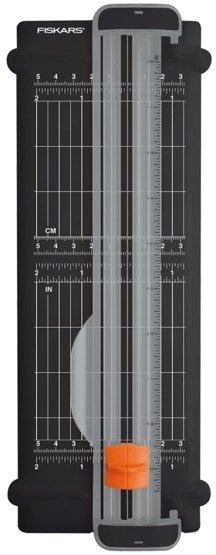 Fiskars A5 SureCut™ Titan-pappersskärare i återvunnet material, 22 cm. i gruppen HJEM, HUS & HAVE / Kontorartikler / På skrivebordet hos TP E-commerce Nordic AB (C57621)