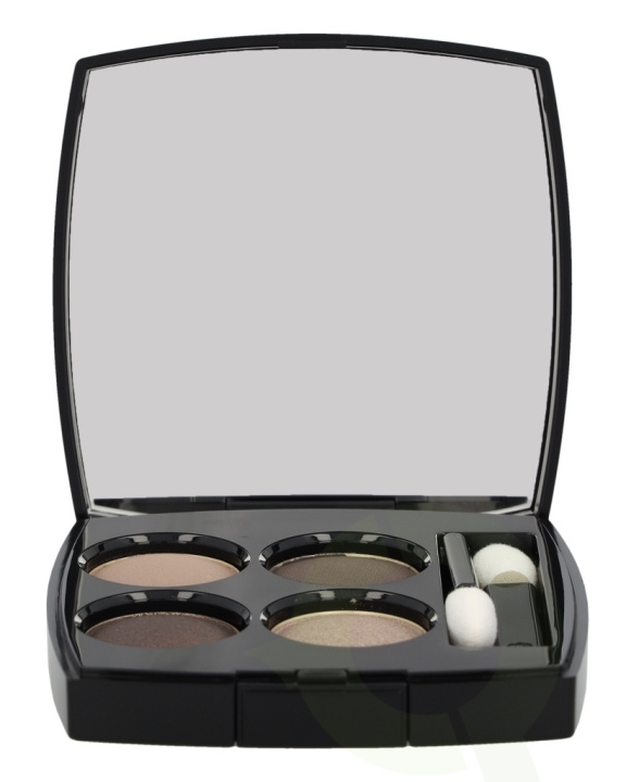 Chanel Les 4 Ombres Multi Effect Quadra Eyeshadow 2 g #322 Blurry Grey i gruppen SKØNHED & HELSE / Makeup / Øjne og øjenbryn / Øjenskygge hos TP E-commerce Nordic AB (C79104)