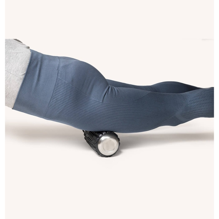 SWEDISH POSTURE Skumrulle og Vandflaske 2-i-1 Wavewell i gruppen SPORT, FRITID & HOBBY / Træningsredskaber / Træningstilbehør hos TP E-commerce Nordic AB (C90726)
