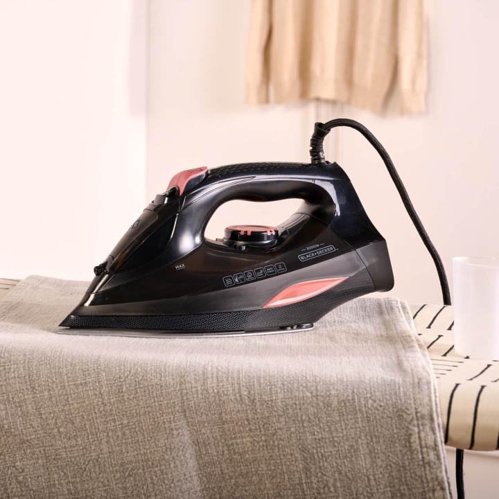 BLACK+DECKER Strygejern 3000W Sort i gruppen HJEM, HUS & HAVE / Tøjpleje / Strygejern hos TP E-commerce Nordic AB (C94779)