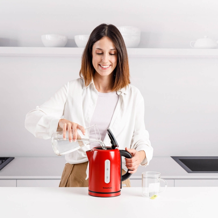Taurus Kettle 1L 2200W Vintage Red i gruppen HJEM, HUS & HAVE / Husholdningsapparater / Vand & Juice / Elkedel hos TP E-commerce Nordic AB (C94791)