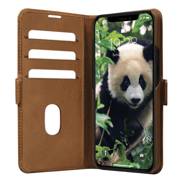 dbramante1928 Copenhagen Slim Flip Case - iPhone 13/14 - Tan i gruppen SMARTPHONES & TABLETS / Mobil Beskyttelse / Apple / iPhone 13 hos TP E-commerce Nordic AB (D12621)