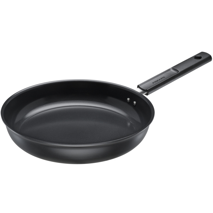 Fiskars Stekpanna Hard Face 28 cm Keramisk 1075520 i gruppen HJEM, HUS & HAVE / Køkkenredskaber / Stegepander hos TP E-commerce Nordic AB (D12982)