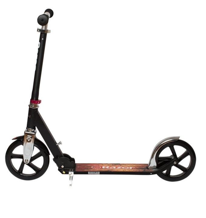 Razor A5 Lux Scooter - Black Label (13073067) i gruppen LEGETØJ, BØRN & BABY / Udeleg & Sport / Cykler og scootere hos TP E-commerce Nordic AB (D14958)