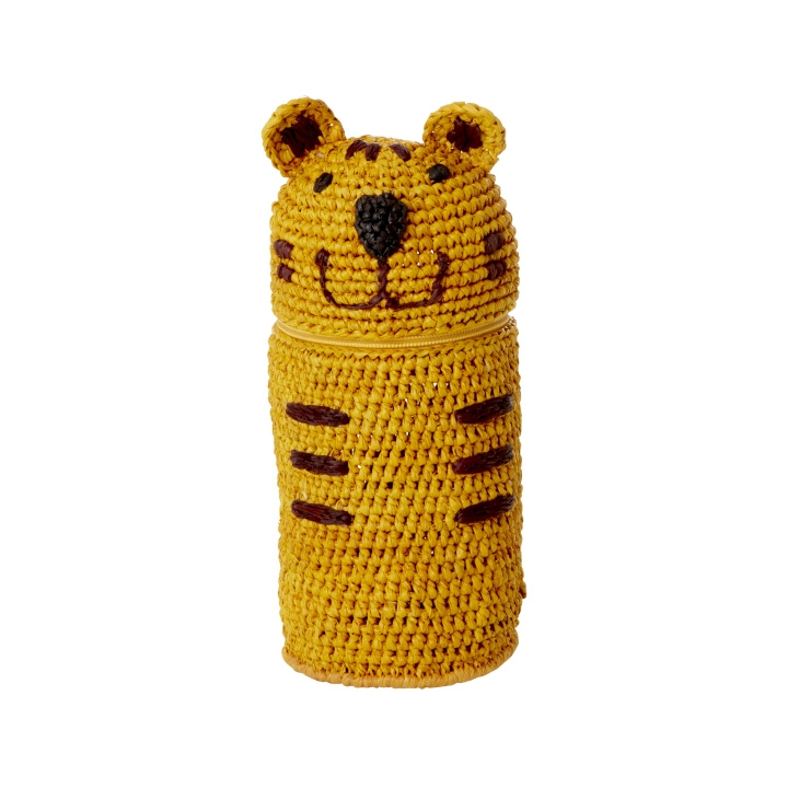 RICE Hæklet penalhus / pung af raffia - Tigerform - Gul - 20 cm x 10 cm x 5 cm i gruppen SPORT, FRITID & HOBBY / Hobby / Mal & Tegn / Kuglepenne, Farveblyanter & Tuschpenne hos TP E-commerce Nordic AB (D15347)