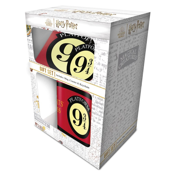 Pyramid International HARRY POTTER (PLATFORM 9 3/4) GAVESÆT (KRUS, BORDSKÅNER OG NØGLERING) i gruppen SPORT, FRITID & HOBBY / Sjove gadgets / Samlergenstande hos TP E-commerce Nordic AB (D15445)