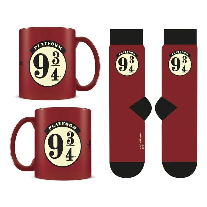 Pyramid International HARRY POTTER (PLATFORM 9 3/4) KRUS OG SOKKELSÆT i gruppen SPORT, FRITID & HOBBY / Sjove gadgets / Samlergenstande hos TP E-commerce Nordic AB (D15563)