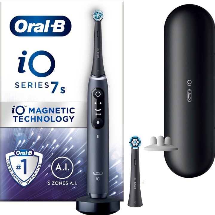 Oral B Eltandborste iO7 Black i gruppen SKØNHED & HELSE / Oral pleje / Elektriske tandbørster hos TP E-commerce Nordic AB (D16540)