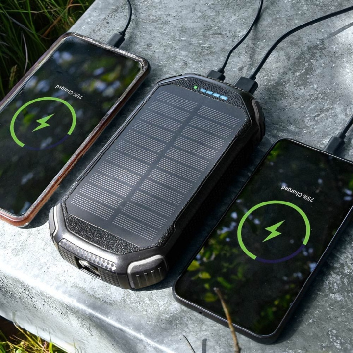 MikaMax QI Solar Powerbank 20.000 MAH i gruppen SMARTPHONES & TABLETS / Opladere og kabler / Powerbanks hos TP E-commerce Nordic AB (D16893)