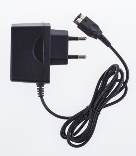 Trade Invaders DS fat/GBA SP AC-adapter (i F&G-pose + label) i gruppen HJEMMEELEKTRONIK / Spilkonsoller og tilbehør / Nintendo 3DS hos TP E-commerce Nordic AB (D17696)