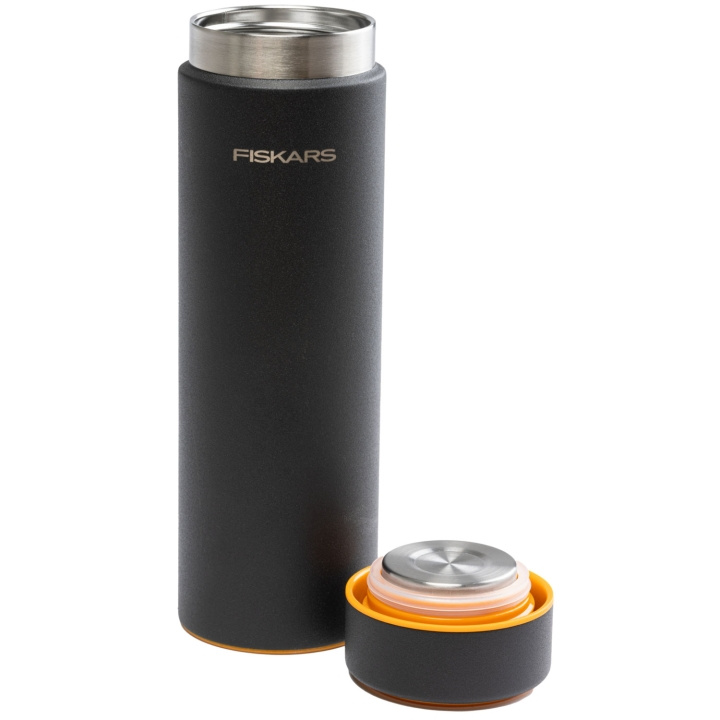 Fiskars Termosflaska svart 0,5 liter On-the-go Bottle i gruppen SPORT, FRITID & HOBBY / Friluftsliv / Termokander & vandflasker hos TP E-commerce Nordic AB (D19754)