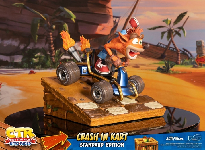 First4Figures Crash Team Racing Nitro-Fueled (Crash In Kart) RESIN Statue i gruppen SPORT, FRITID & HOBBY / Sjove gadgets / Samlergenstande hos TP E-commerce Nordic AB (D20218)