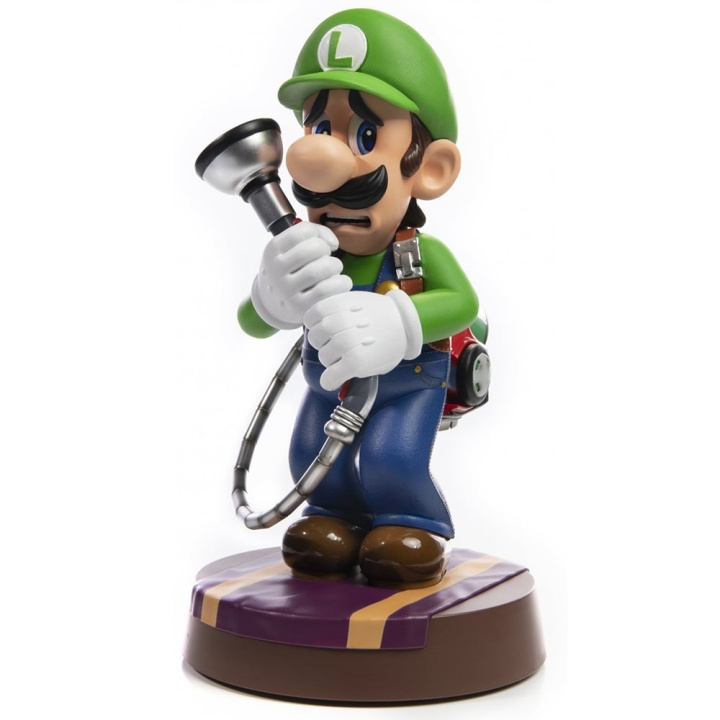 First4Figures - Luigi\'s Mansion: Luigi (Standard) 25 cm PVC i gruppen SPORT, FRITID & HOBBY / Sjove gadgets / Samlergenstande hos TP E-commerce Nordic AB (D20655)