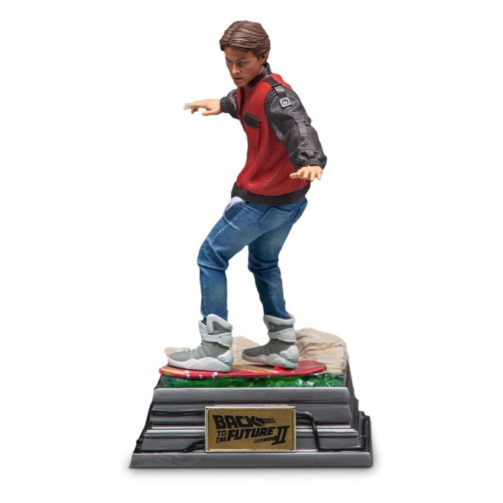 Tilbage til fremtiden II - Marty McFly på Hoverboard Statue Art Scale 1/10 i gruppen SPORT, FRITID & HOBBY / Sjove gadgets / Samlergenstande hos TP E-commerce Nordic AB (D20735)