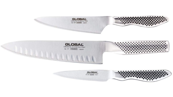 GLOBAL Classic 3-delt knivsæt med rillet kokkekniv (G-773889) i gruppen HJEM, HUS & HAVE / Køkkenredskaber / Køkkenknive & Knivslibemaskiner hos TP E-commerce Nordic AB (D21573)