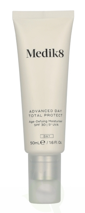 Medik8 Advanced Day Total Protect Moisturiser SPF30 50 ml i gruppen SKØNHED & HELSE / Hudpleje / Ansigt / Dagcreme hos TP E-commerce Nordic AB (D28275)