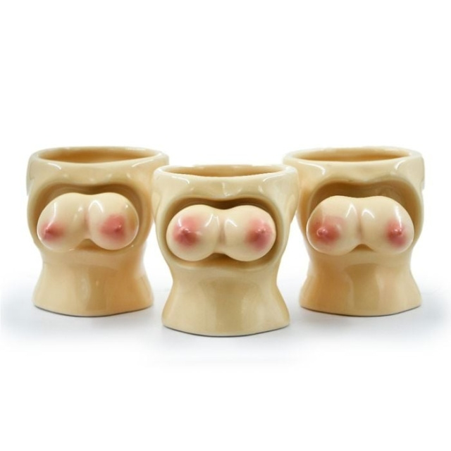 MikaMax Jiggle Me Drunk: Boob Shot-sæt med 3 glas i gruppen SPORT, FRITID & HOBBY / Sjove gadgets / Sjove gadgets hos TP E-commerce Nordic AB (D28549)