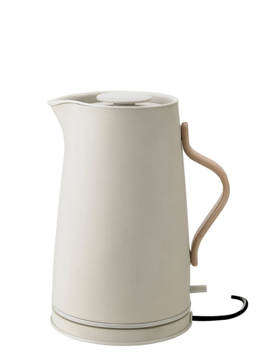 Stelton Emma elkedel 1,2 L (blød sand) i gruppen HJEM, HUS & HAVE / Husholdningsapparater / Vand & Juice / Elkedel hos TP E-commerce Nordic AB (D30419)