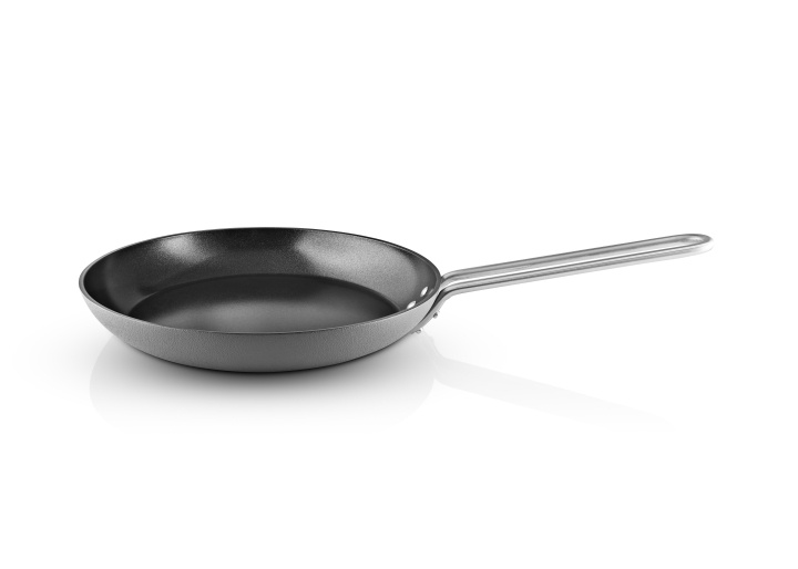 Eva Trio Grey Line stegepande - grå - 24 cm i gruppen HJEM, HUS & HAVE / Køkkenredskaber / Stegepander hos TP E-commerce Nordic AB (D31128)