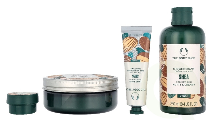 The Body Shop G4 Medium Shea Giftset 580 ml Shower Cream 250ml/ Body Butter 200ml/Hand Balm 30ml/Body Mist 100ml/Large Bath Lily i gruppen SKØNHED & HELSE / Gaveæske / Gaveæske til hende hos TP E-commerce Nordic AB (D33876)