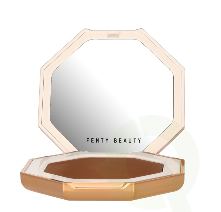 Fenty Beauty Cheeks Out Freestyle Cream Bronzer 6.23 g #04 Hunnie Glaze i gruppen SKØNHED & HELSE / Makeup / Makeup ansigt / Rouge / Bronzer hos TP E-commerce Nordic AB (D34075)