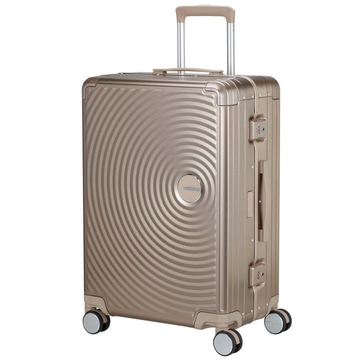 American Tourister Resväska Soundbox Aluminium 68 Medium Bronze i gruppen SPORT, FRITID & HOBBY / Rejsetilbehør / Rejsetasker hos TP E-commerce Nordic AB (D34372)