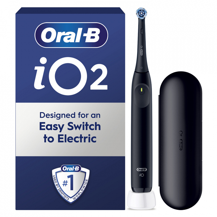 Oral B Eltandborste iO2 Black Limited Edition med resefodral i gruppen SKØNHED & HELSE / Oral pleje / Elektriske tandbørster hos TP E-commerce Nordic AB (D40691)