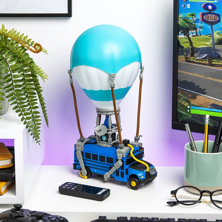 Paladone Fortnite – Battle Bus-diorama-lampe i gruppen SPORT, FRITID & HOBBY / Sjove gadgets / Sjove gadgets hos TP E-commerce Nordic AB (D41153)