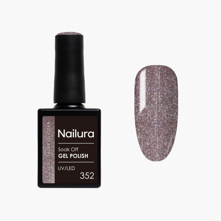 Nailura Gel Polish 352 – Silver Taupe Glitter – 10 ml i gruppen SKØNHED & HELSE / Manicure / pedicure / Neglelak hos TP E-commerce Nordic AB (D41585)