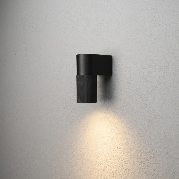 Konstsmide Vägglampa Temi ner GU10 svart Konstsmide i gruppen HJEMMEELEKTRONIK / Lys / Væglamper hos TP E-commerce Nordic AB (D46009)