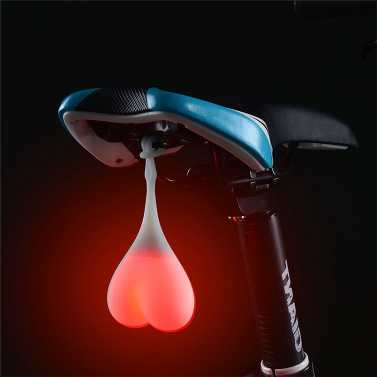 Bike Balls bil- og cykellygte, der garanterer øget sikkerhed & humor Bike Balls bil- og cykellygte, der garanterer øget sikkerhed & humor