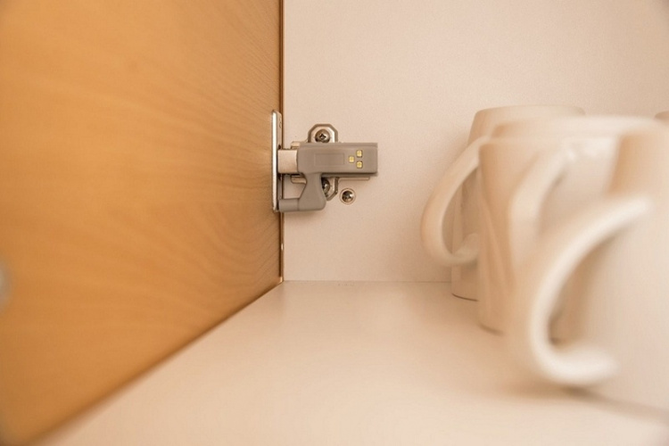 LED-skabslampe, trykknapkontakt