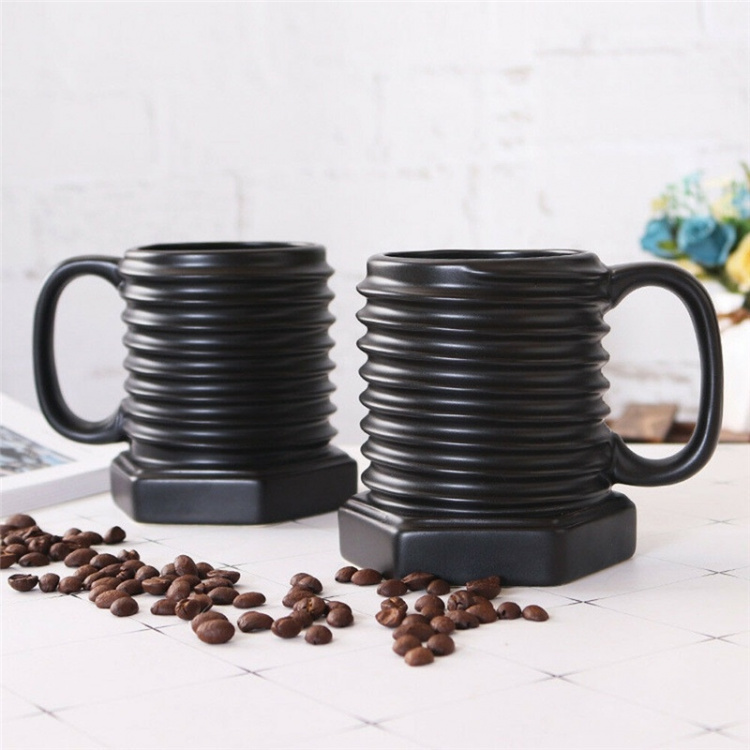 Skruv og Bolt kop, Sort