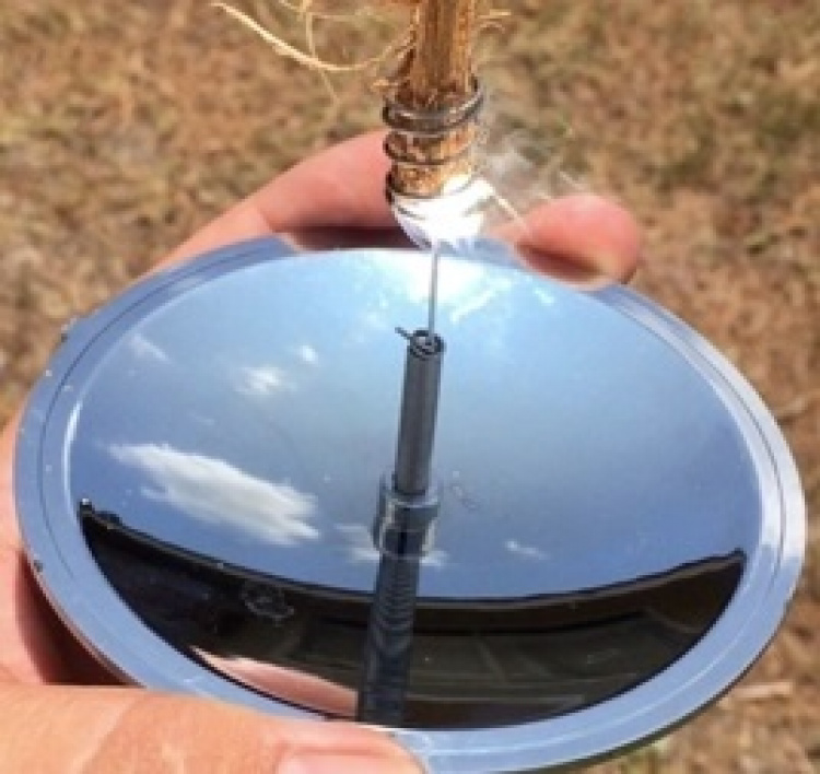 Aluminium lighter drevet af sollys