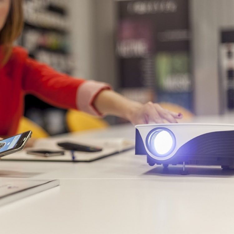 Forever MLP-110, LED-Projektor med Android Smart TV & WiFi