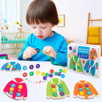 Træ knapper på trøje - udviklende spil for småbørn