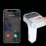 FM-sender med dobbelt USB-stik, display og knapper, Sølv