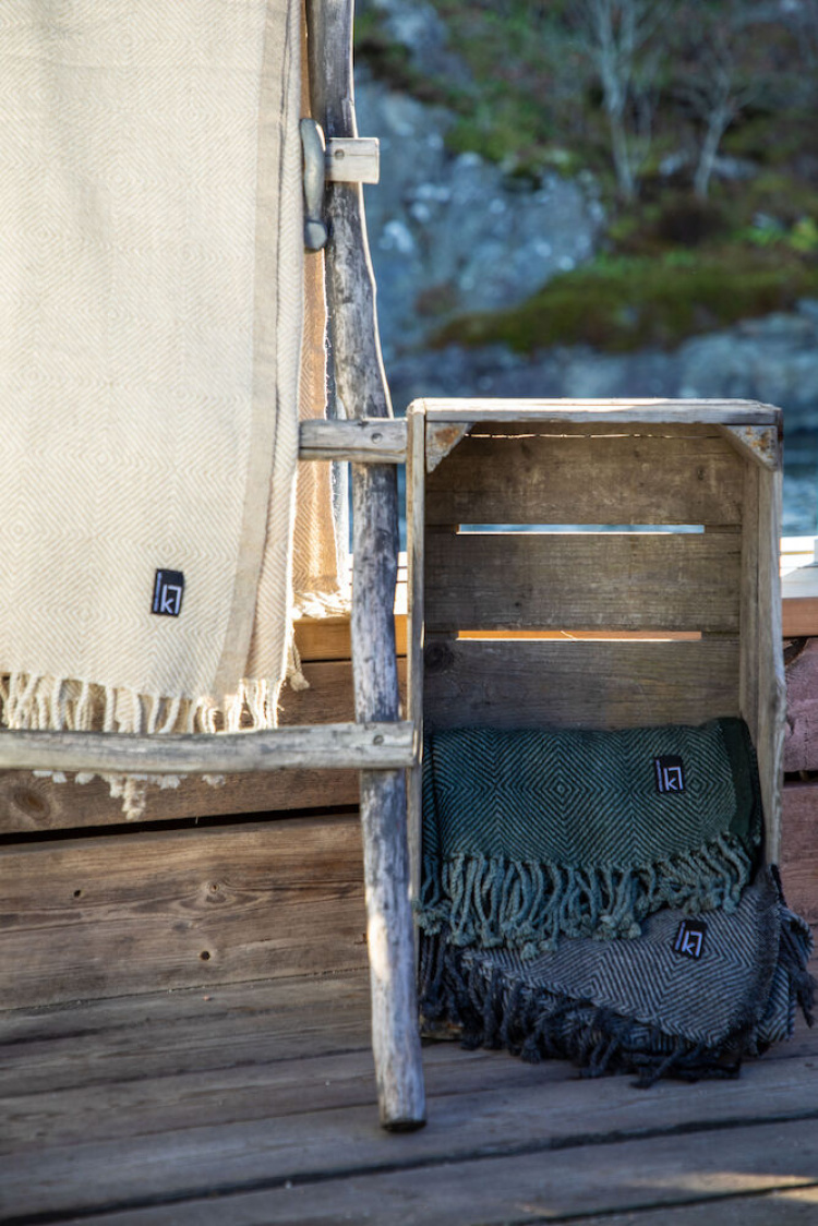 Kosta Linnewäfveri Pläd Kolstorp, Grå