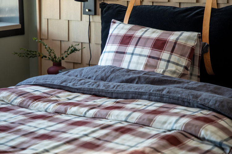 Kosta Linnewäfveri Grohed Satin 150x210cm, Röd