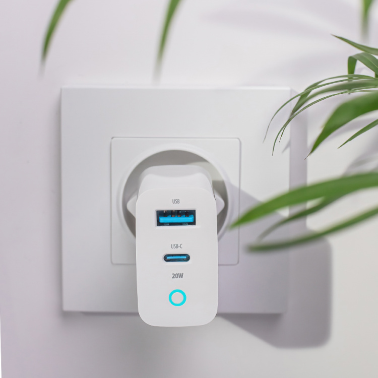 Forever TC-06-20AC PD QC vægoplader 1x USB-C 1x USB 20W