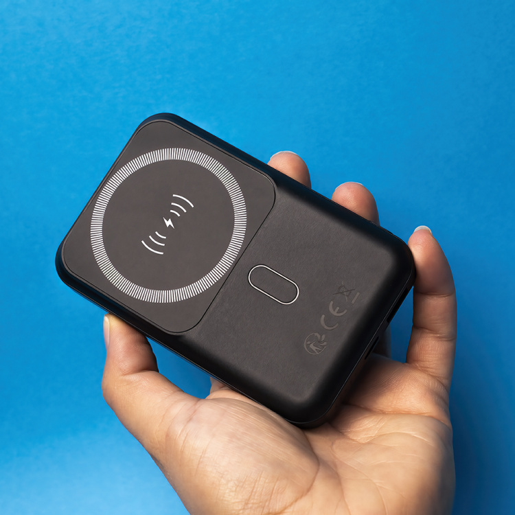 Forever MATB-100 Powerbank med trådløs opladning, PD QC 22,5W 10000 mAh, Sort