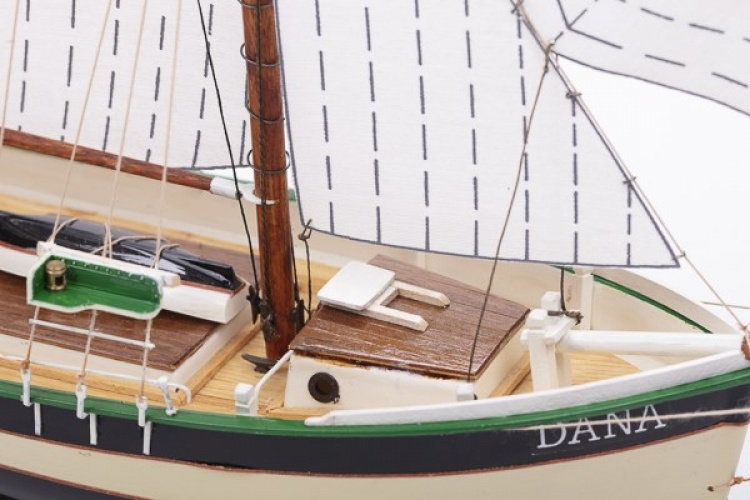 Billing Boats 1:60 Dana - Plastic hull