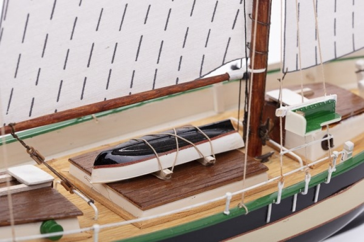 Billing Boats 1:60 Dana - Plastic hull