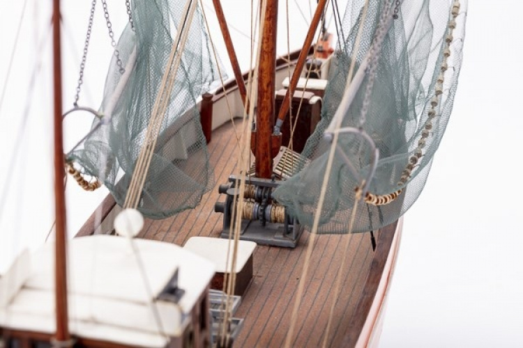 Billing Boats 1:33 CUX 87 (Krabbenkutter) -wooden hull Billing Boats 1:33 CUX 87 (Krabbenkutter) -wooden hull